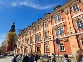 Cieplice Zdrój - Długi Dom i wieża kościoła św. Jana Chrzciciela.