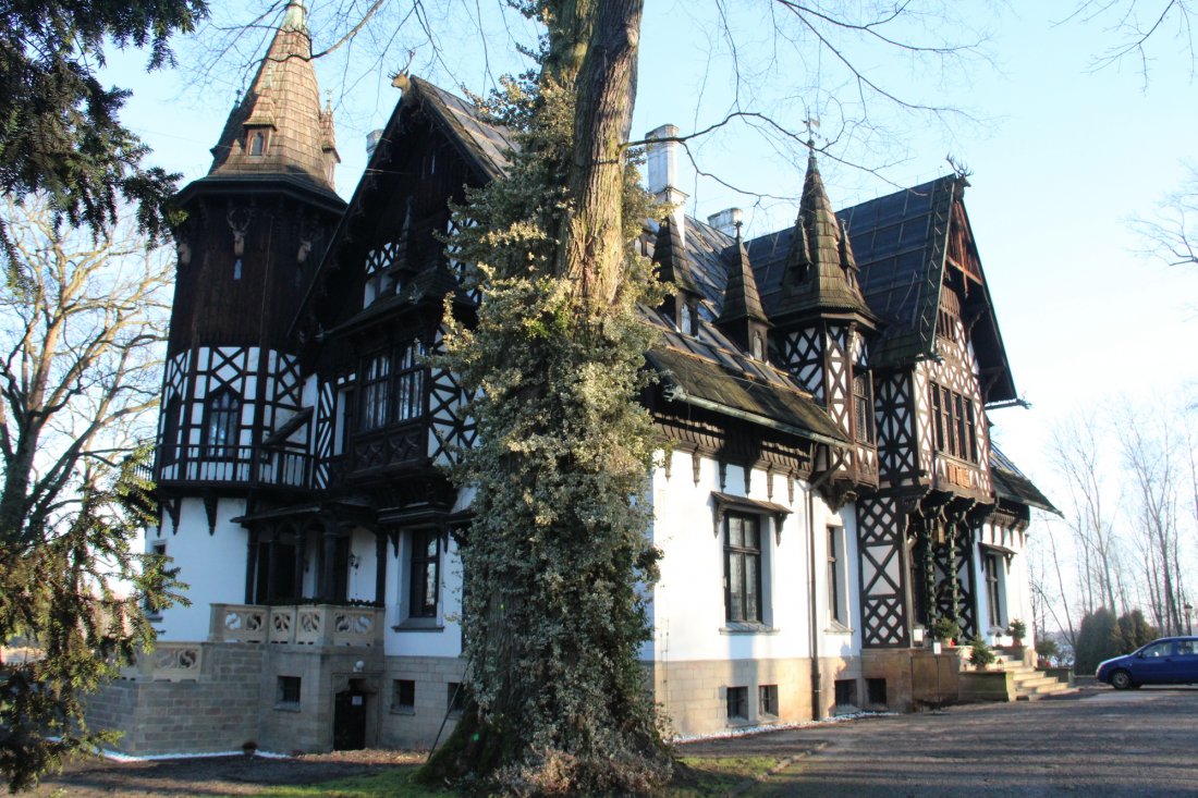 Pałac myśliwski w Promnicach