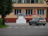 Siemiatycze. Sfinks przy Urzędzie Miasta.