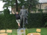 Kozłówka. I kto na tym cokole ważniejszy ?