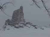 Ruiny zamku w Mirowie.