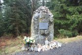 Rozdroże Izerskie - Rozdroże pod Kopą; szlak żółty; pomnij leśnika