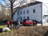 Stara izba regionalna w nowym budynku. Na kamieniu Pucherok