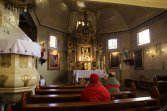 Wnętrze drewnianego kościółka w Poniszowicach